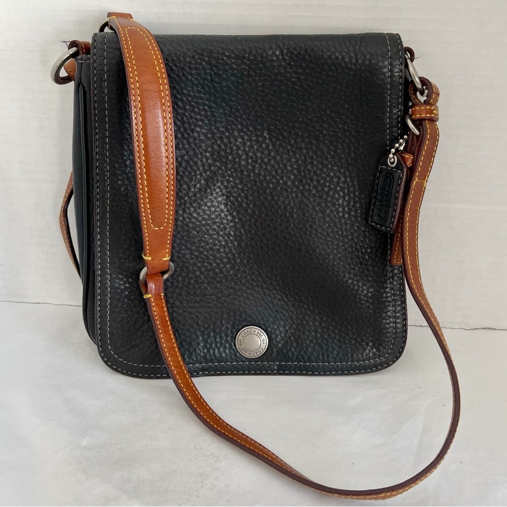 Vintage Coach Black Pebbled Leather / Tan Strap Flap Crossbody Bag EO4S-9382